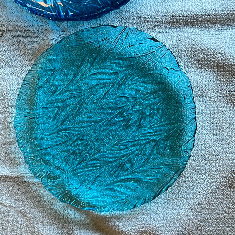 4 Shades of blue dessert plates. Green and orange plates listed separately.